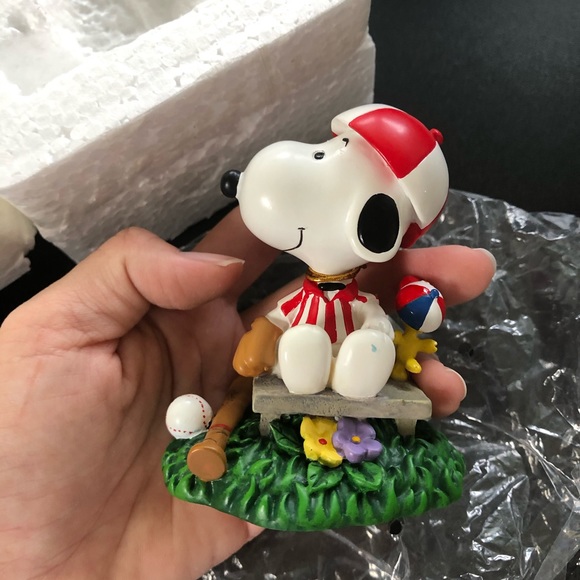 Snoopy benchwarmer figurine